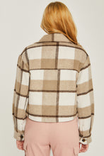 Load image into Gallery viewer, Yarn Dyed Plaid Button Up Jacket
