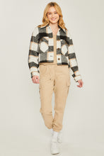 Load image into Gallery viewer, Yarn Dyed Plaid Button Up Jacket
